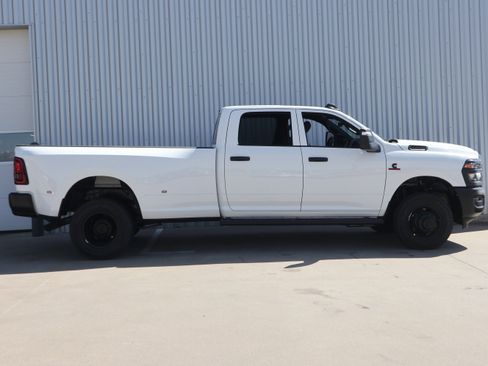 New 2026 RAM 3500 Tradesman AWD/4WD image 4