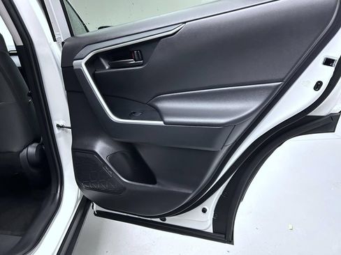 Used 2025 Toyota RAV4 LE AWD/4WD image 17