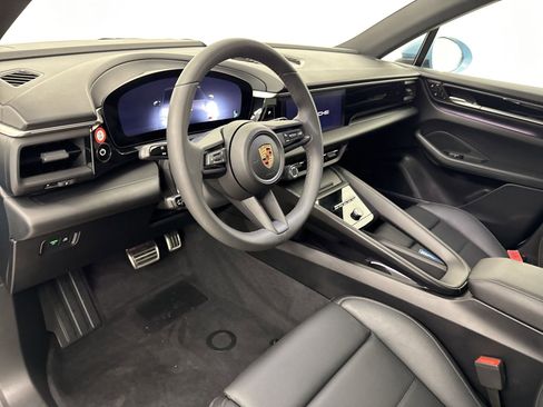 Used 2025 Porsche Macan Electric image 4