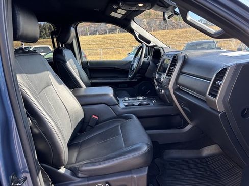 Used 2018 Ford Expedition Max XLT w/ Equipment Group 202A AWD/4WD image 9