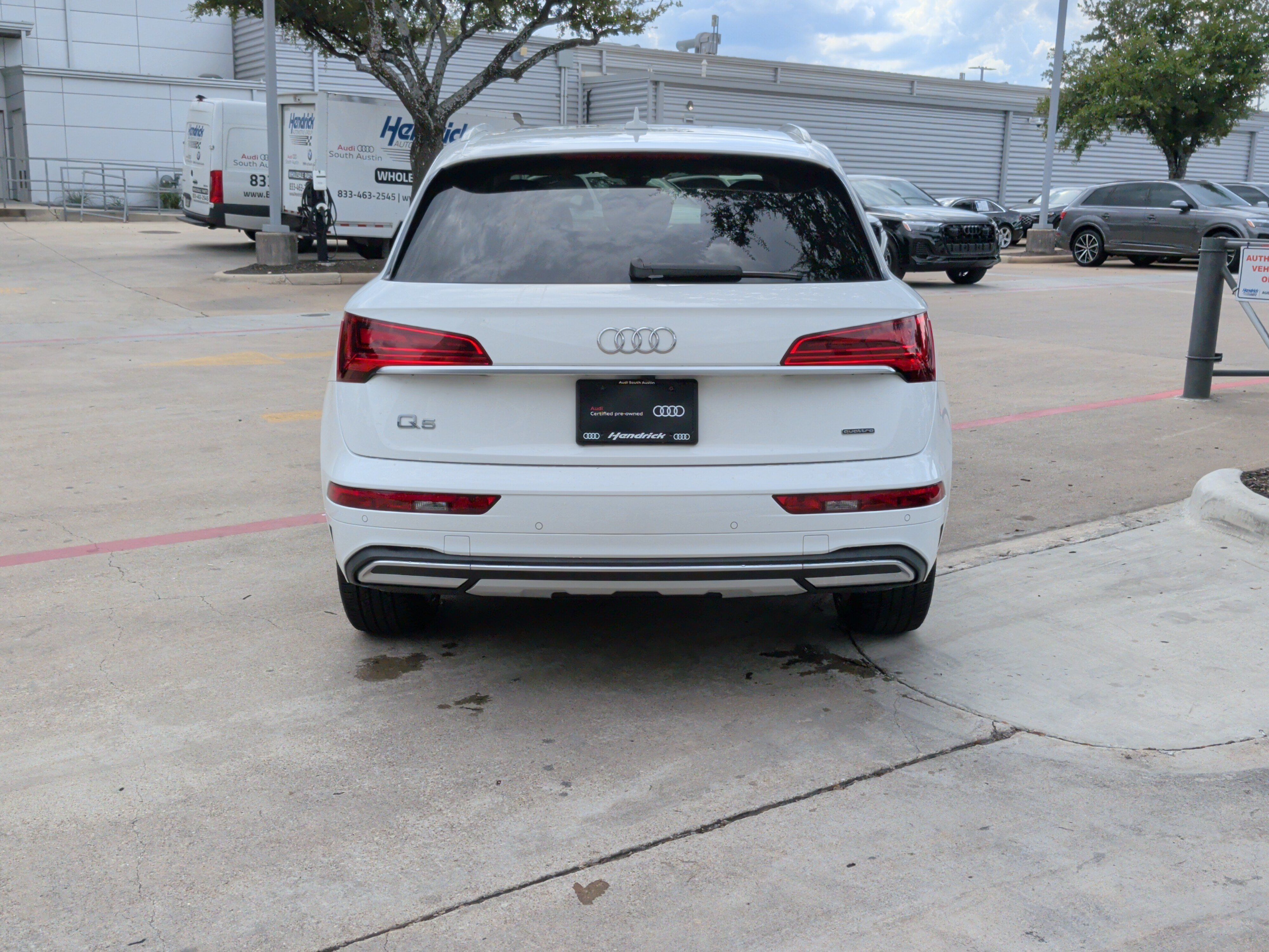 Used 2023 Audi Q5 2.0T Premium w/ Convenience Package AWD/4WD image 9