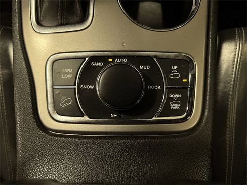 Used 2019 Jeep Grand Cherokee Overland image 39