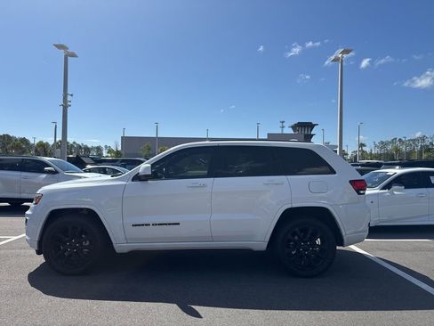 Used 2021 Jeep Grand Cherokee Laredo X image 4