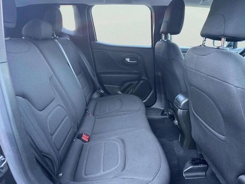 Used 2022 Jeep Renegade Latitude AWD/4WD image 18