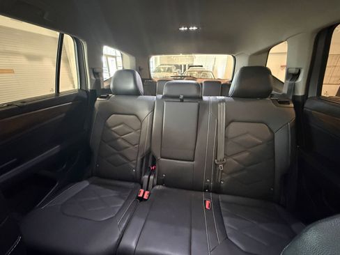 Used 2025 Volkswagen Atlas SE image 38