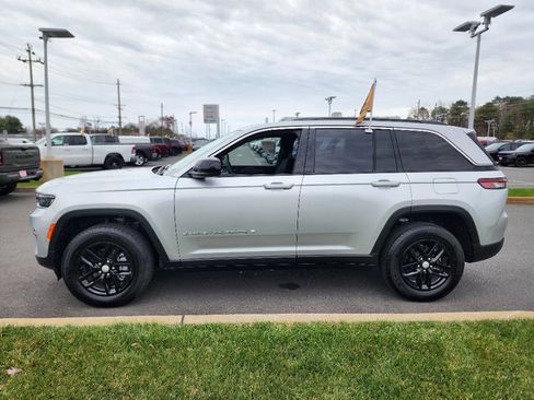 Used 2025 Jeep Grand Cherokee Laredo X w/ Luxury Tech Group I image 18