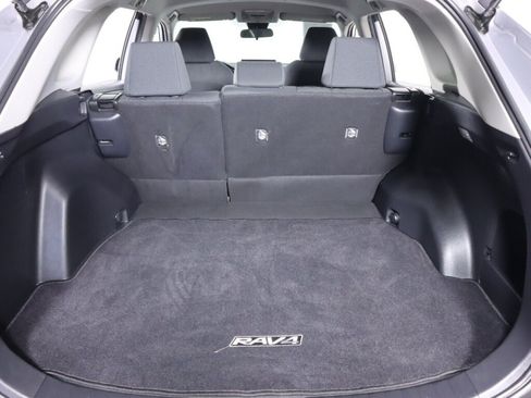 Used 2021 Toyota RAV4 LE AWD/4WD image 33