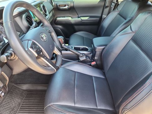 Used 2017 Toyota Tacoma TRD Pro AWD/4WD image 9