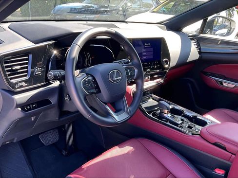 Used 2025 Lexus NX 250 FWD w/ Towing Package (2000 Lbs) image 18