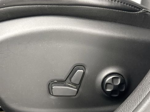 Used 2019 Jeep Cherokee Latitude Plus w/ Cold Weather Group image 12