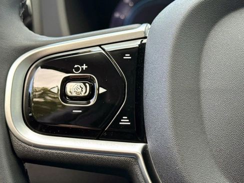 Used 2025 Volvo XC60 B5 Plus image 22
