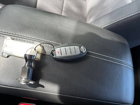 Used 2023 Nissan Sentra SV FWD image 25