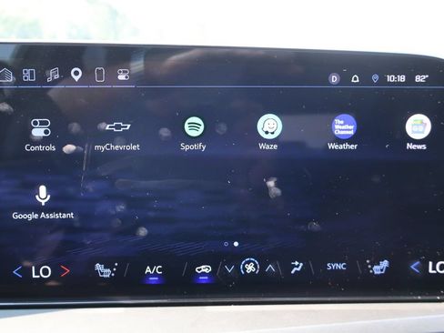 Used 2024 Chevrolet Traverse LT w/ LPO, Floor Liner Package FWD image 21