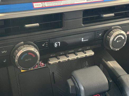 Used 2025 Toyota 4Runner TRD Off-Road image 27