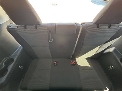 Used 2025 Toyota Highlander LE FWD image 30