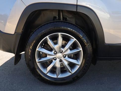Used 2018 Jeep Cherokee Limited AWD/4WD image 26