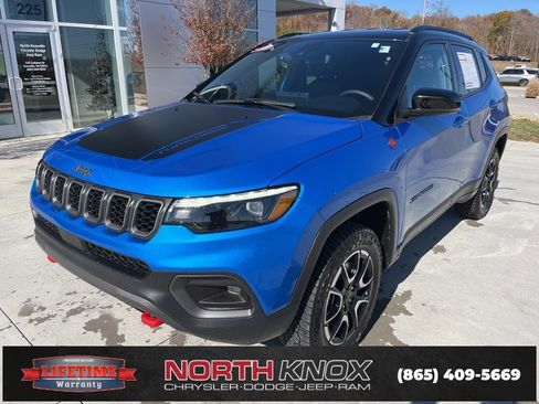 Used 2025 Jeep Compass Trailhawk w/ Trailhawk Elite Group image 1