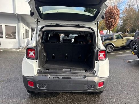 Used 2023 Jeep Renegade Latitude image 19