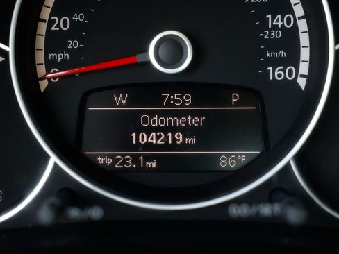 Used 2013 Volkswagen Beetle Turbo FWD image 50