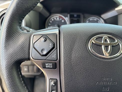 Used 2021 Toyota Tacoma SR5 AWD/4WD image 15