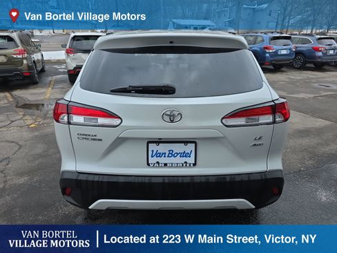 Used 2023 Toyota Corolla Cross LE w/ Moonroof Package image 6