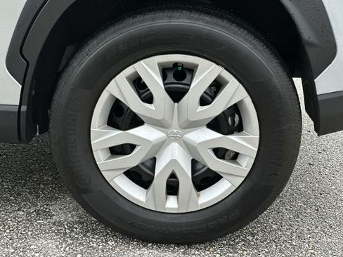 Used 2025 Toyota Corolla Cross L FWD image 12