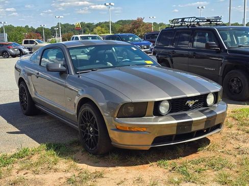 Used 2005 Ford Mustang GT Premium RWD image 9