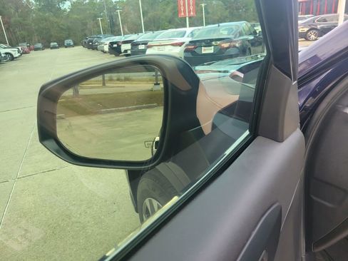 Certified 2023 Toyota Highlander XLE image 16