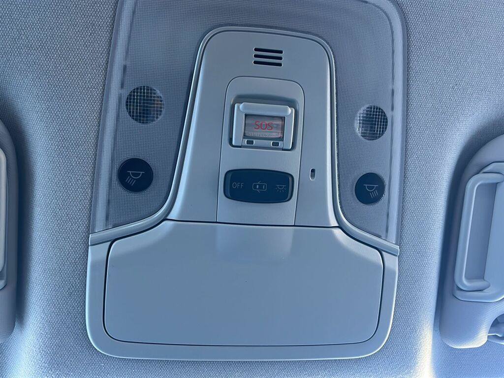Used 2019 Toyota Prius Limited FWD image 18