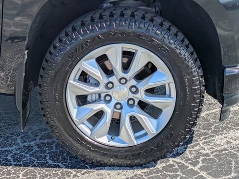 Used 2020 Chevrolet Silverado 1500 Custom w/ Custom Value Package image 12