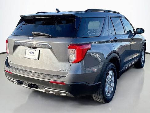 Used 2022 Ford Explorer XLT w/ Equipment Group 202A image 9
