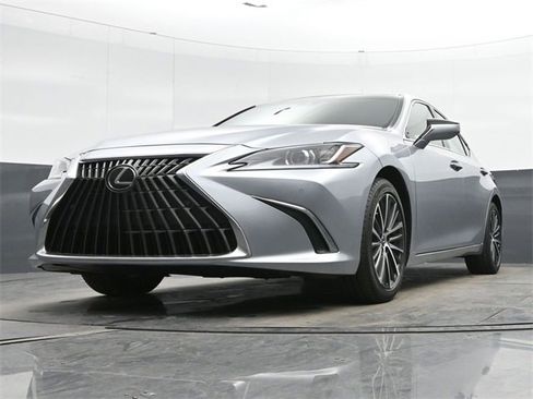 Used 2024 Lexus ES 350 w/ Premium Package image 9