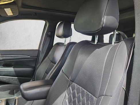 Used 2014 Jeep Grand Cherokee Limited w/ Luxury Group II RWD image 17
