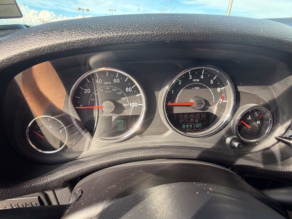 Used 2015 Jeep Wrangler Unlimited Rubicon w/ Connectivity Group AWD/4WD image 15