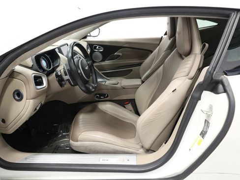 Used 2018 Aston Martin DB11 Coupe image 15