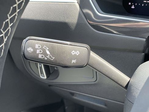 Certified 2024 Volkswagen Tiguan SE image 20