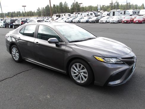 Used 2023 Toyota Camry SE FWD image 7