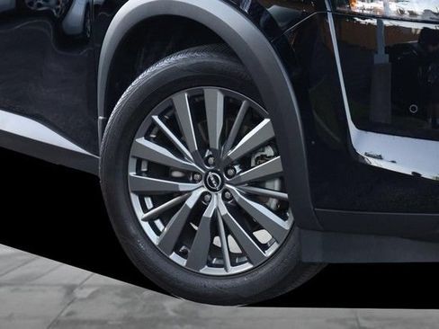 Certified 2025 Nissan Pathfinder SL w/ SL Premium Package AWD/4WD image 3