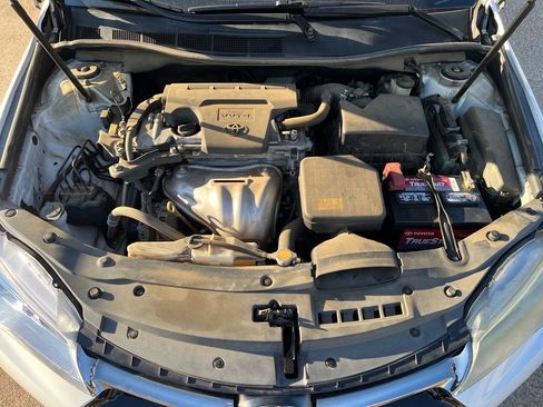 Used 2015 Toyota Camry SE FWD image 18
