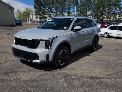 Used 2025 Kia Sorento S AWD/4WD image 2
