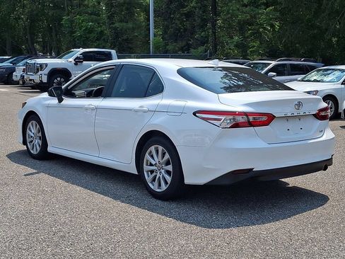 Used 2019 Toyota Camry LE FWD image 6
