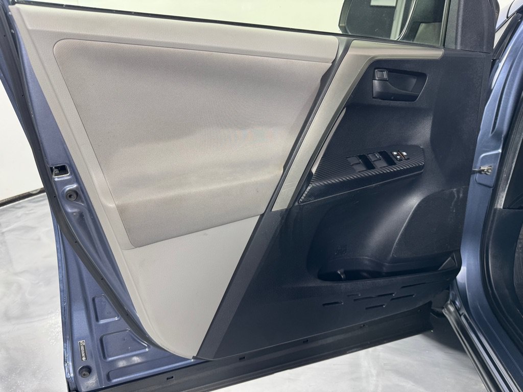 Used 2013 Toyota RAV4 LE FWD image 11