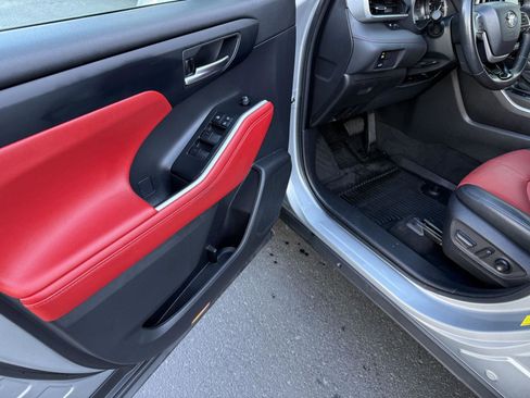 Certified 2022 Toyota Highlander XSE image 11