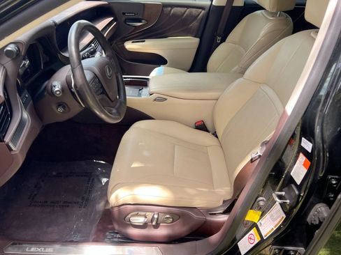 Used 2019 Lexus LS 500 w/ Accessory Package (Z2) RWD image 13