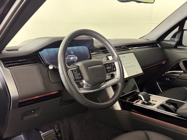 Used 2025 Land Rover Range Rover SE AWD/4WD image 5