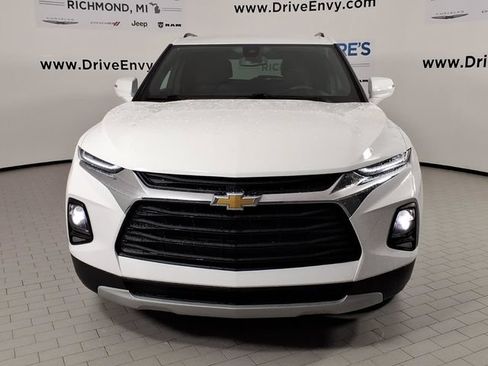 Used 2021 Chevrolet Blazer LT FWD image 2