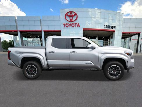 Used 2025 Toyota Tacoma TRD Sport w/ TRD Sport Upgrade Package AWD/4WD image 4