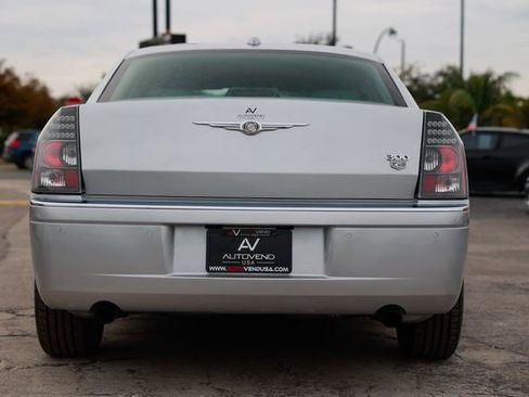 Used 2005 Chrysler 300 C w/ Protection Group II image 9