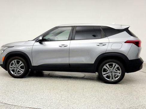 Used 2021 Kia Seltos LX image 8