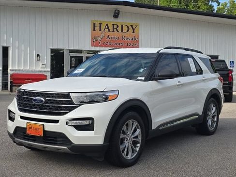Used 2022 Ford Explorer XLT w/ Equipment Group 202A RWD image 2